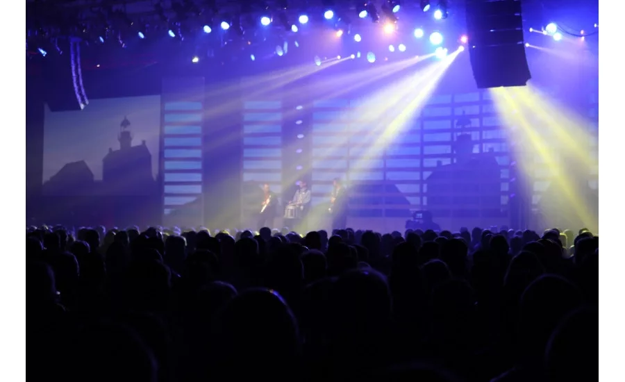 Hundreds of mechanical contractors attend the opening session of MCAA 2017