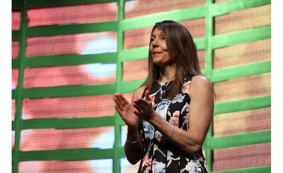 MCAA “First Fiancee” Sharon Glynn prepares to introduce Goldie Hawn at MCAA 2017 in San Diego