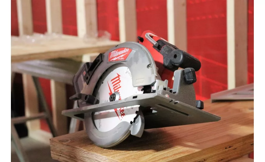 Senior Product Manager Kevin Gee demonstrates the 7-1/4