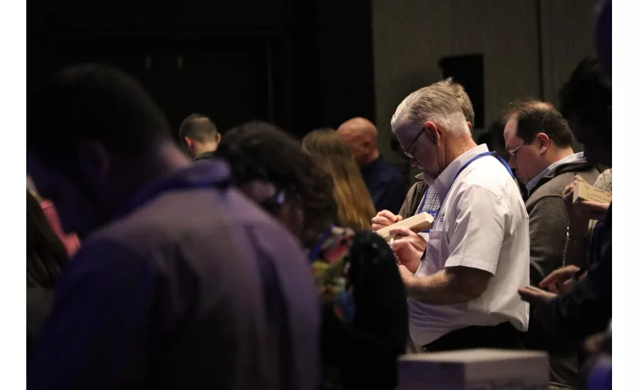 Attendees use wooden blocks to “build” their businesses from the ground up During Nexstar Network’s Leadership Spotlight 2017 closing session