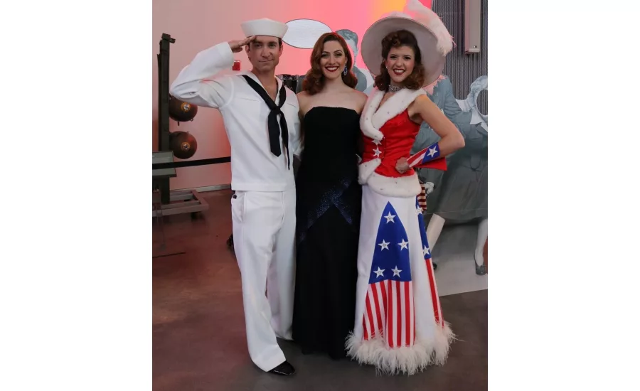 Service Roundtable members and partners attend an evening event