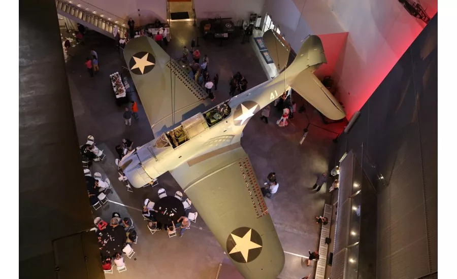 Service Roundtable members and partners attend an evening event