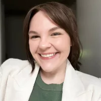 Kristen Bayles 200x200 headshot