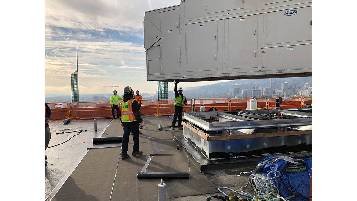 The JH Kelly team installs an AHU on top of the Hyatt Regency, a new hotel tower in Portland, Oregon.