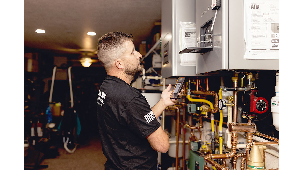 Rader connects the Alta boiler to the USB-Connect Bluetooth app.