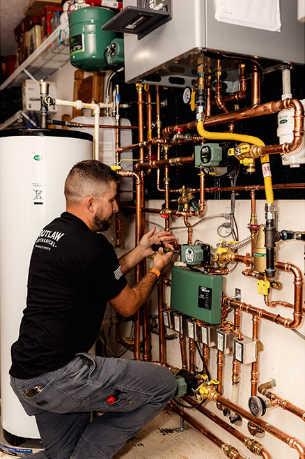 Rader changes the speed setting on a Taco 0015e3 circulator.