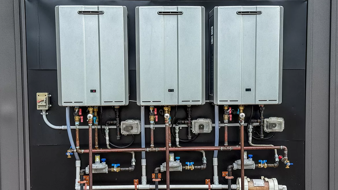 Tankless hot water heater