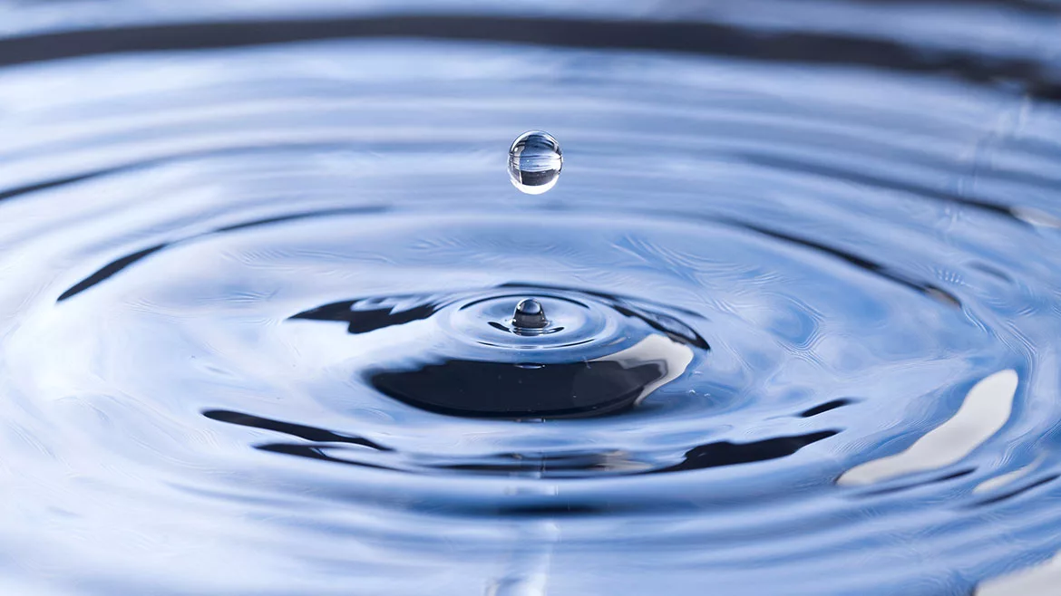 Simple Water Droplets into a Pool of Water
